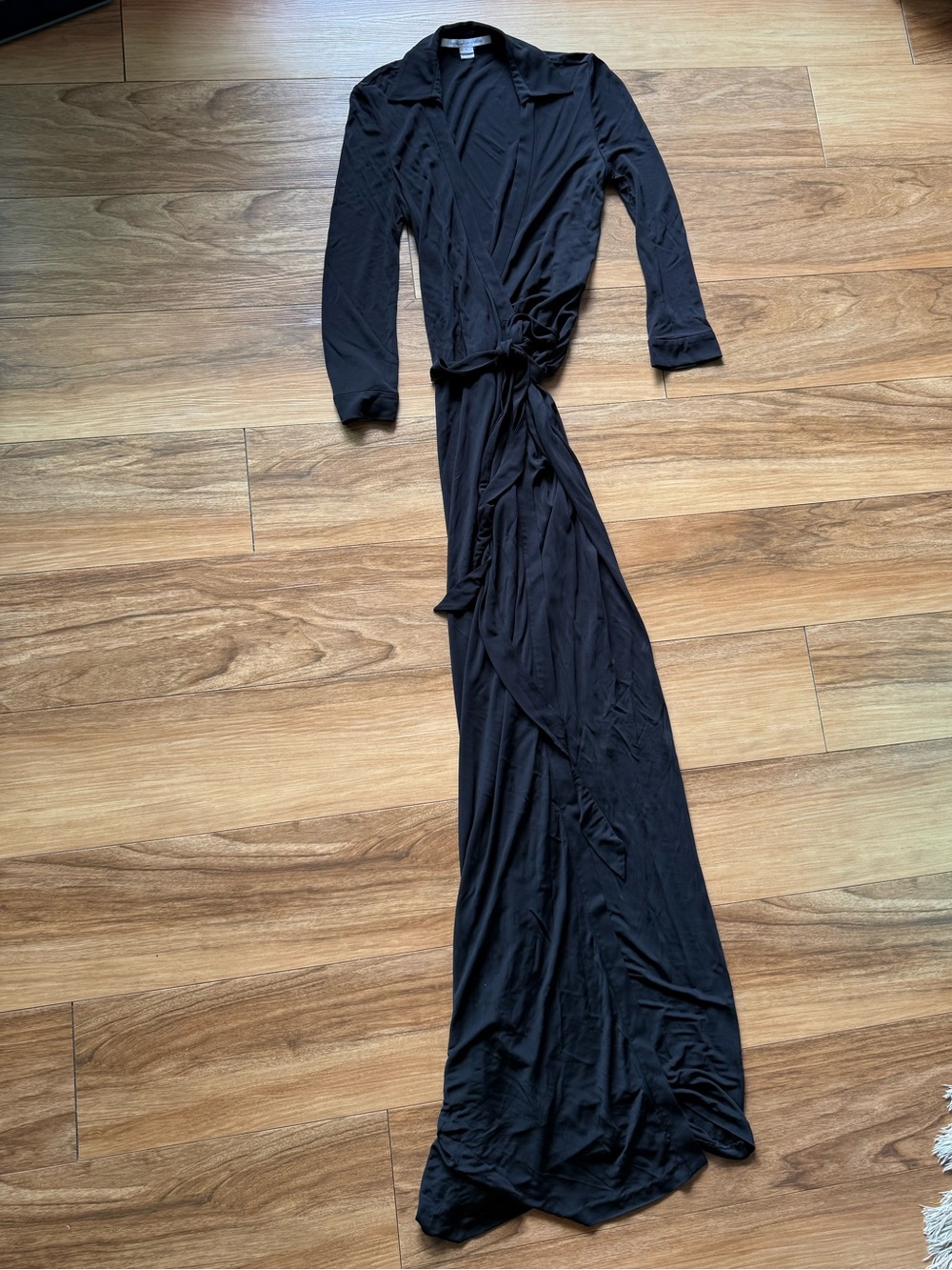 Diane von Furstenberg DVF Abigail Maxi Wrap Dress size 4 Black 100% Rayon
